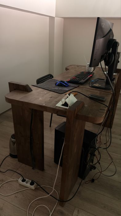 Продам стол дерево