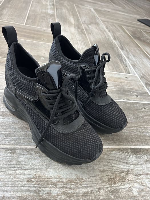 Дамски обувки на платформа