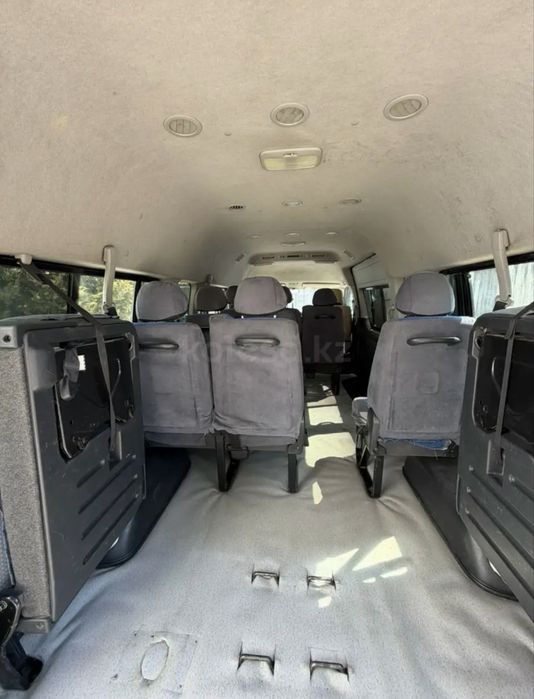 Продается Toyota Hiace 2011года