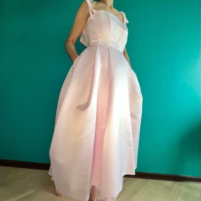 Нарядное атласное платье