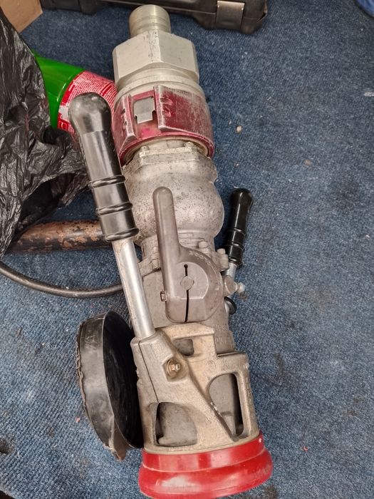 Присоска для заправки самолёта.