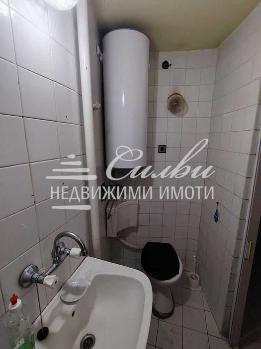 МАСИВНА двуетажна ТУХЛЕНА къща на плоча - кв. Болницата.