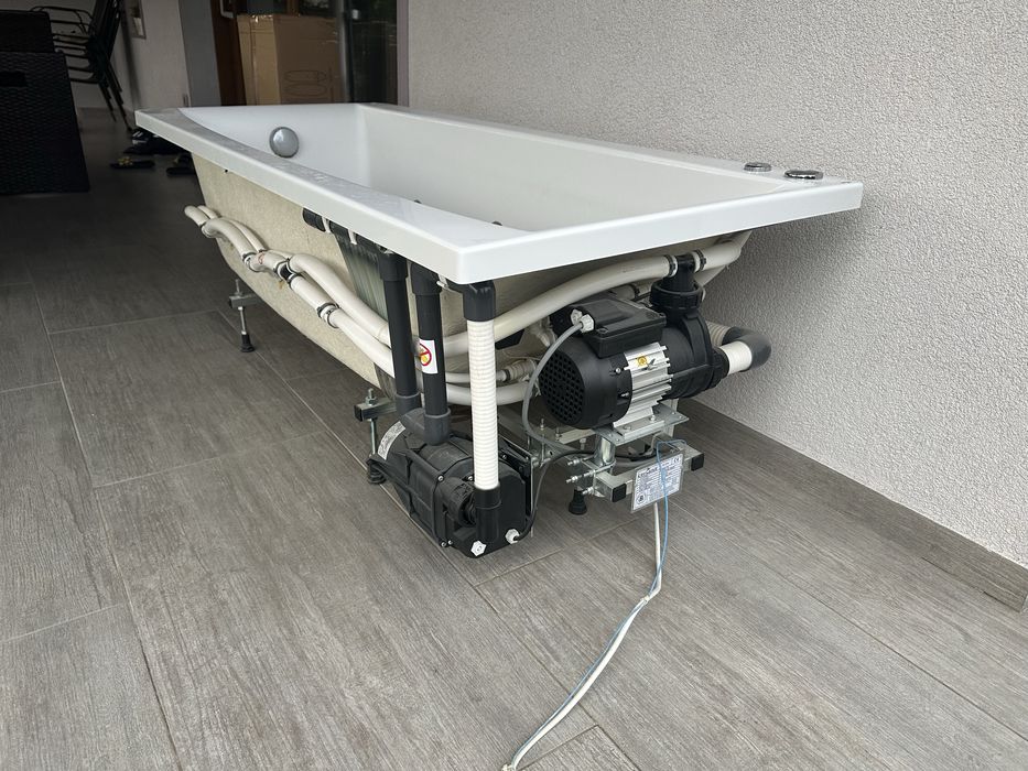 Cada cu hidromasaj, jacuzzi, vana