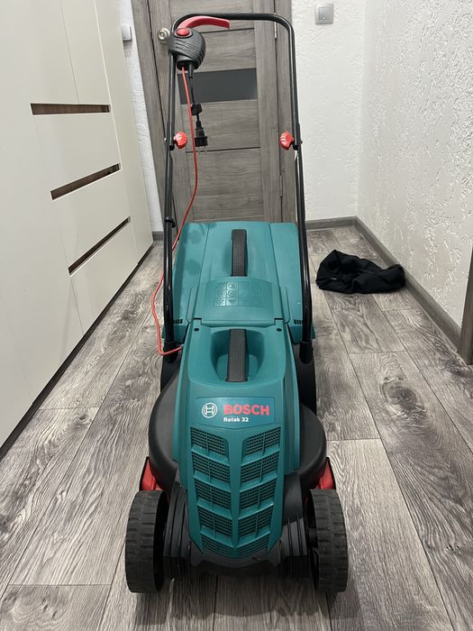 Газонокосилка Bosch Rotac 32