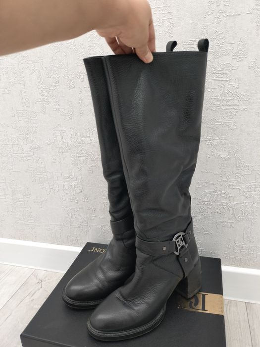 Продам зимние сапоги Basconi