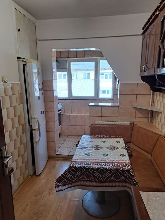 Închiriez apartament 2 camere decomandate – B-dul Corneliu Coposu (Zona Obcini / Spital)