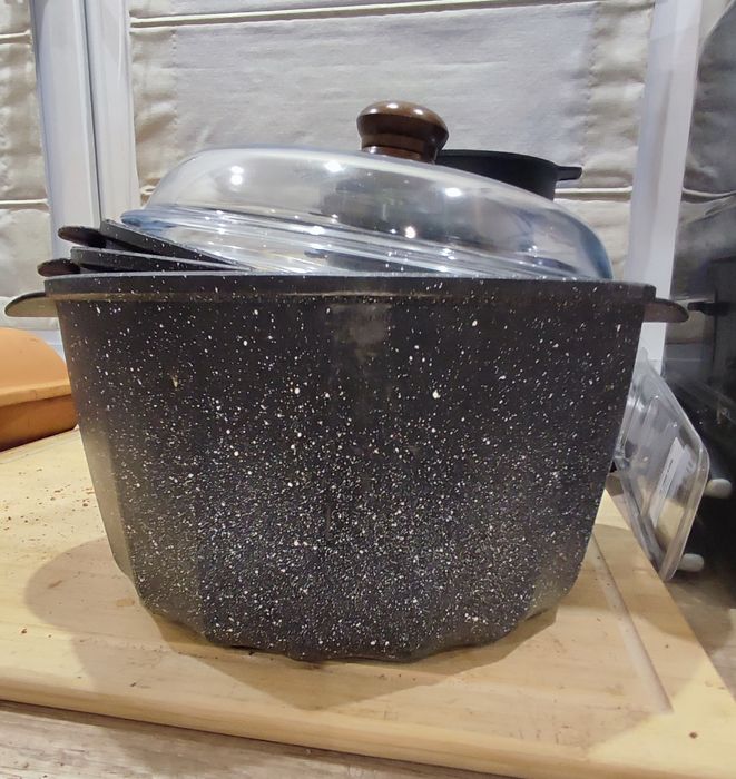 Каменни тенджери