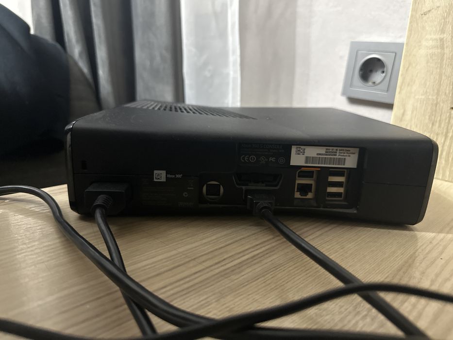 Игровая приставка Xbox 360