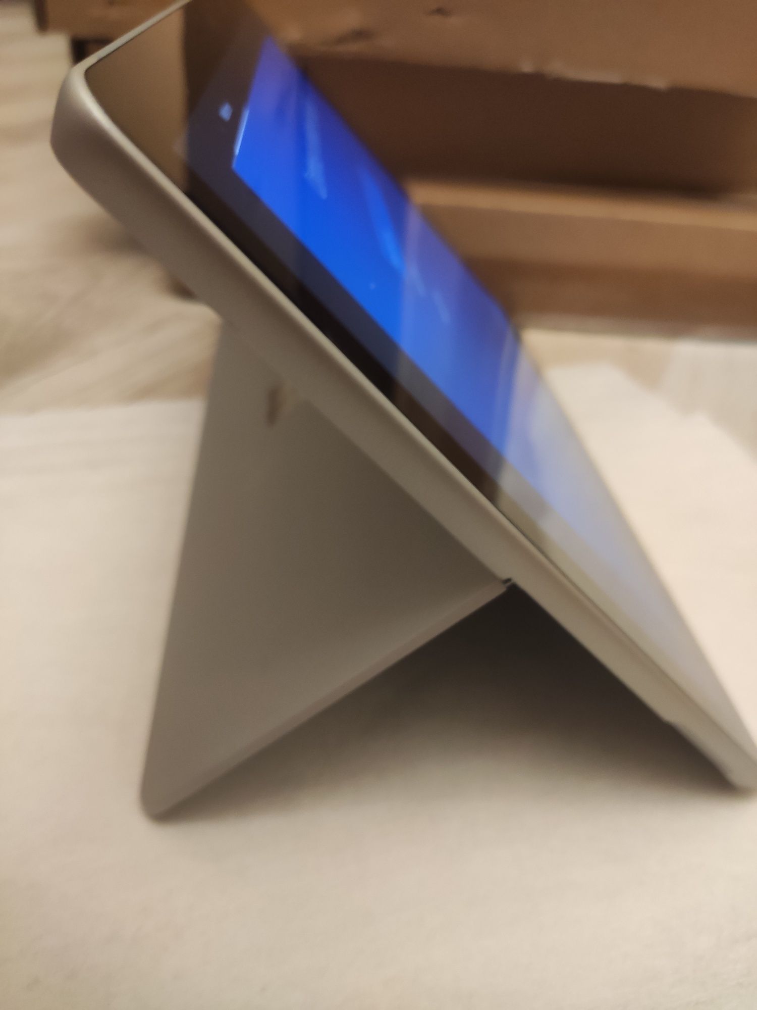 Планшет Windows Surface GO 2 4gb ram 64gb память Сенсорный 10 дюй: 270 у.е.  - Планшетные компьютеры Ташкент на Olx