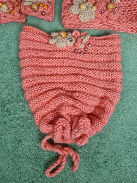 Уникален ръчно изработен комплект аксесоари шапка, шал и ръкавици