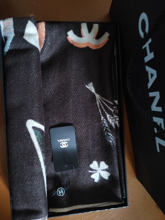 большой шарфик Chanel