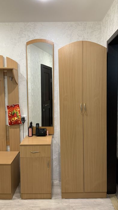 Отдам даром прихожую