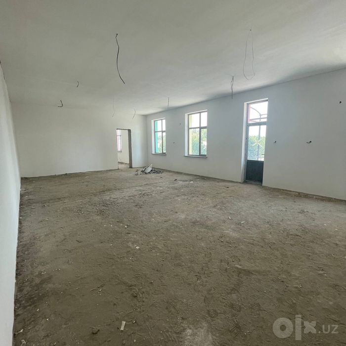 Термиз шаҳри марказида 3 қаватли бино сотилади