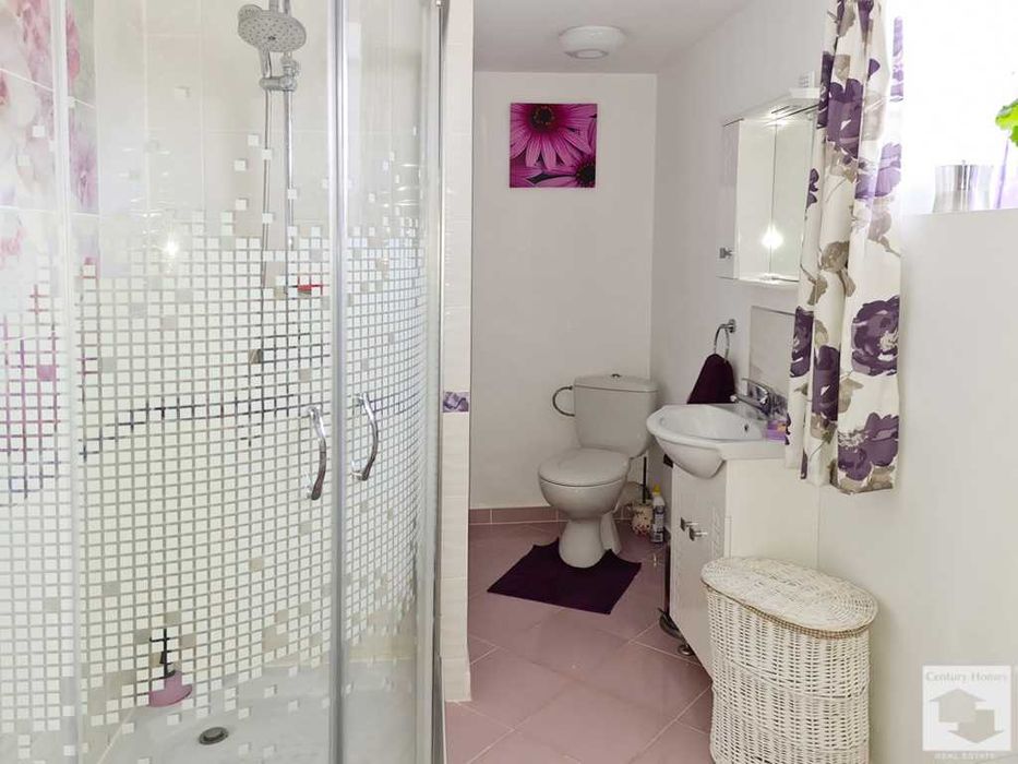 116256 ЕКСКЛУЗИВНО! Реновирана къща с гараж в центъра на с. Балван