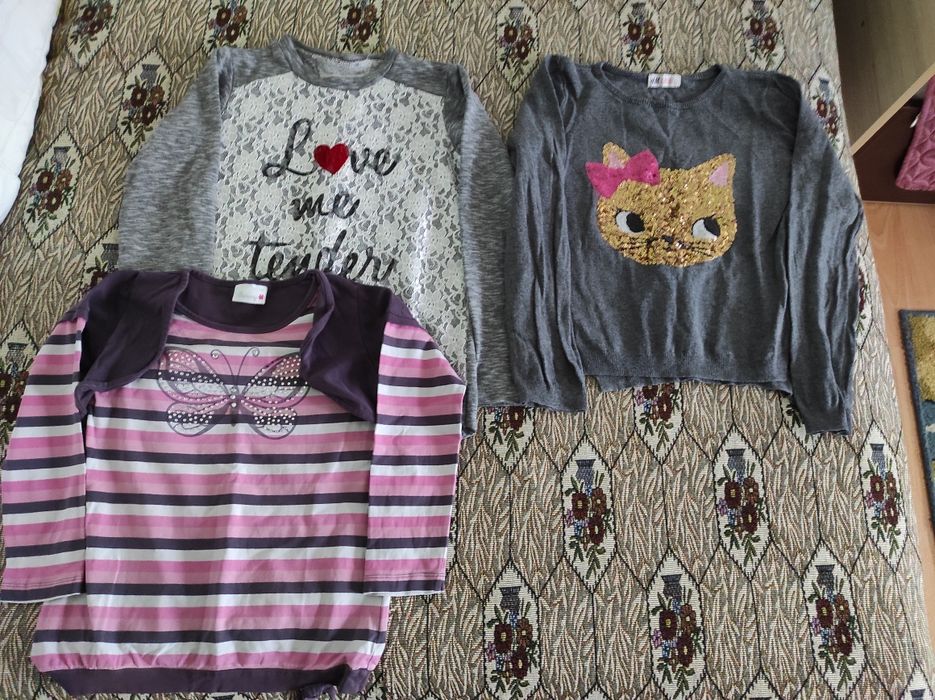 Продавам клинчета /панталони, рокли и блузи за момиче