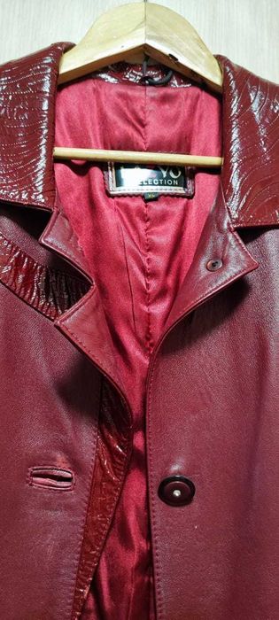 Продаю плащ красный кожаный б/у