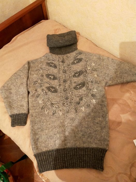 Продаётся теплый свитер