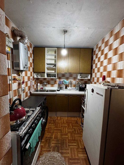 Продаётся 2х комн. 2 этаж. Ул. Фитрата. 52м2. Балкон 2/6. Жд. институт