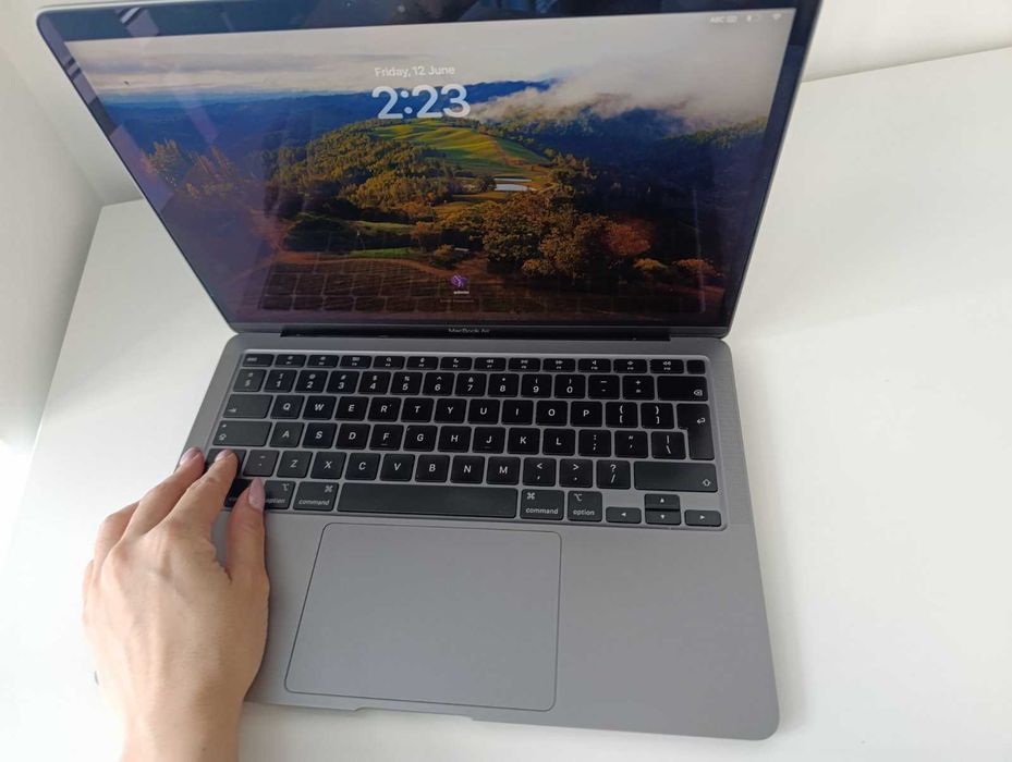Apple MacBook Air M1 13.3" | 8GB RAM | 256GB SSD | 2020
