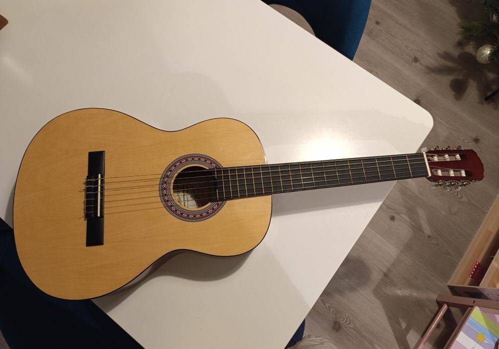 Vand chitara in stare perfecta