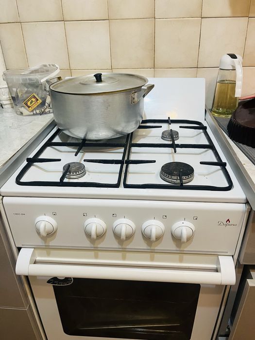 Продам газовую плиту
