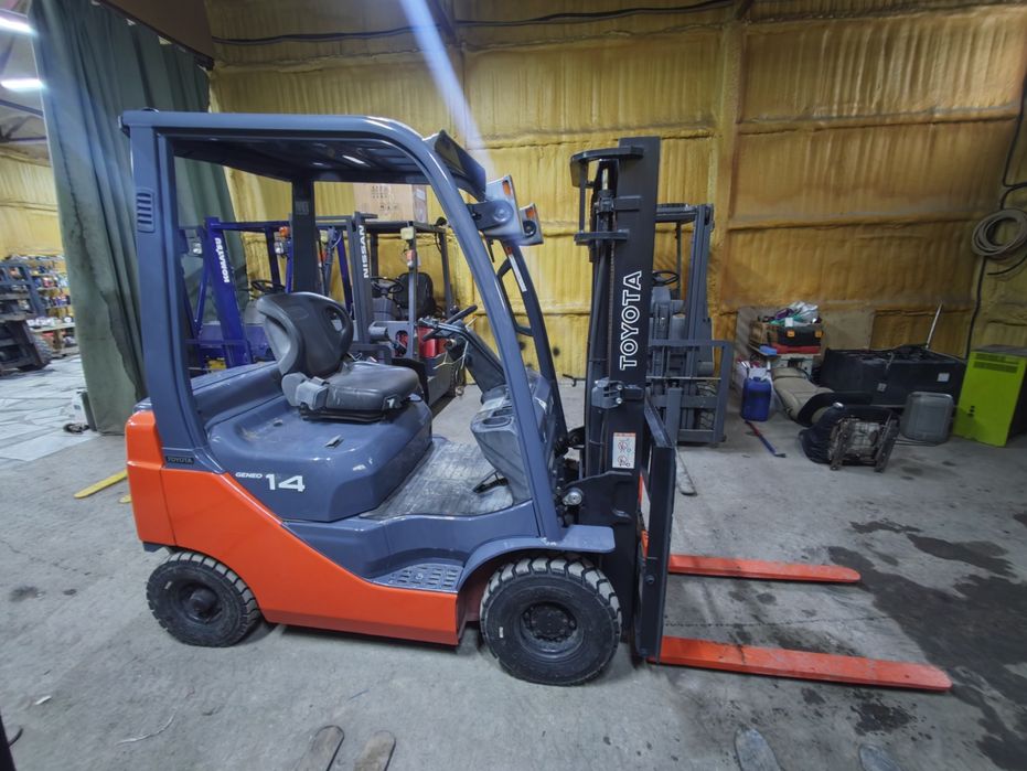 Продам вилочный погрузчик. Кара