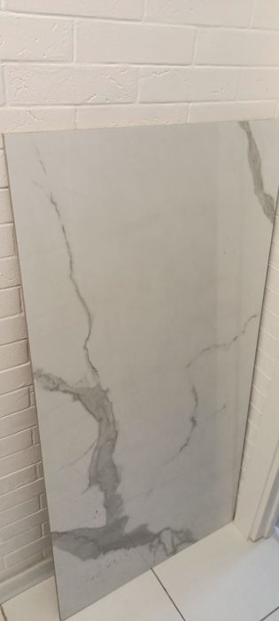 Продам плитку белую, под мрамор, 120х60