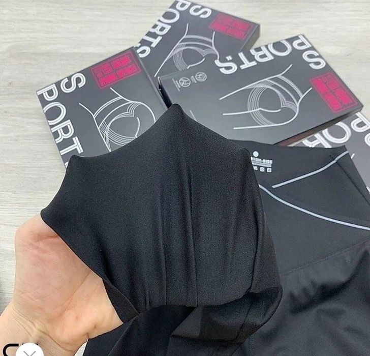 Спортни клинове от лека и еластична материя