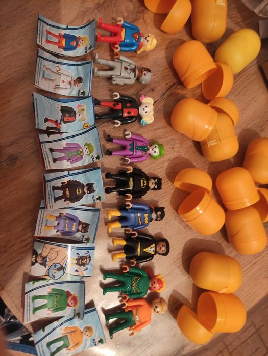 Продам фигурки киндера DC Playmobil