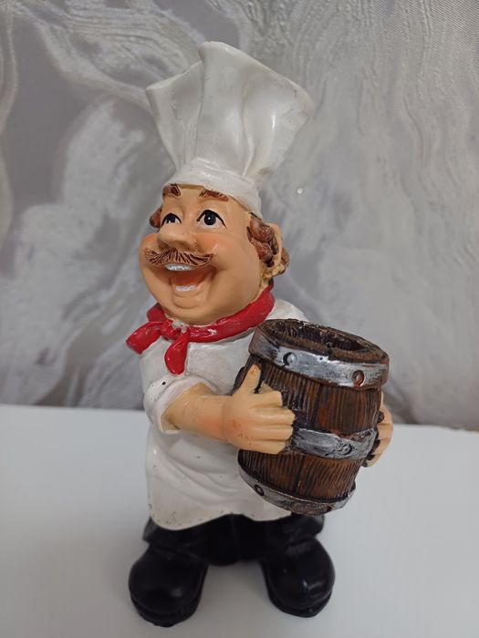 Статуэтка      Повар