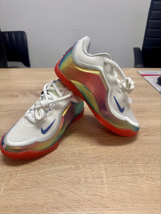 Vand adidasi Nike
