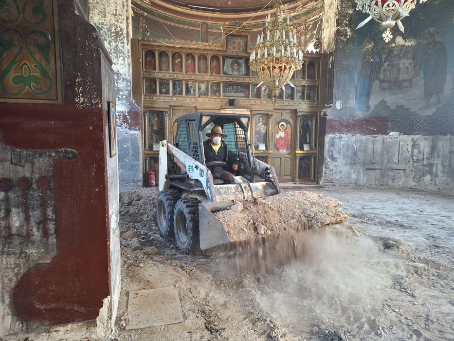 Nisip Pietris balast Moloz bobcat taiere beton subtraversari orizontal