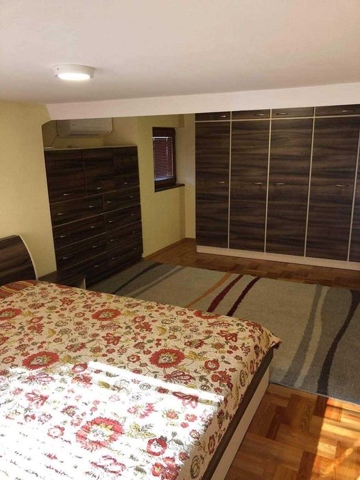 Два етажа от триетажна къща в кв. Вароша - 1500€/м2