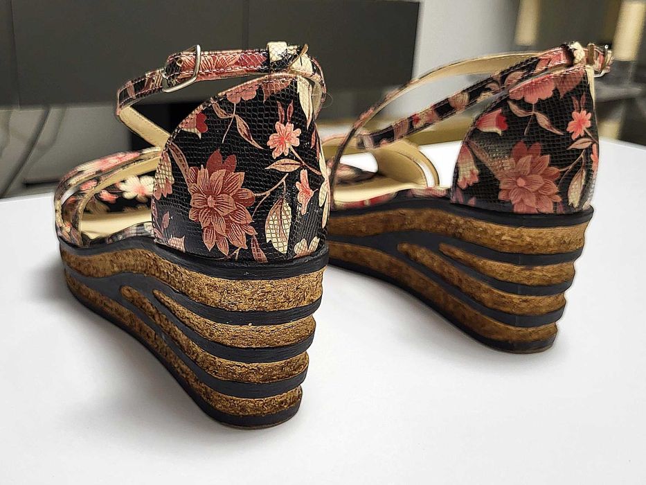Sandale elegante damă cu platformă florală și talpă eco din plută