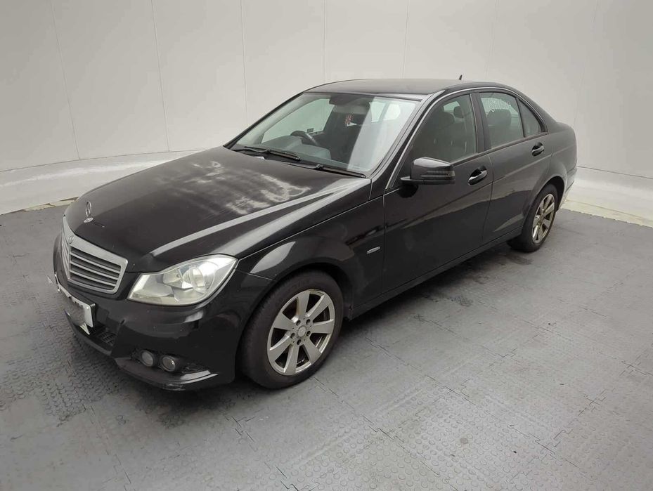Dezmembrari dezmembrez Mercedes w204 2.2 cdi cod motor OM651911