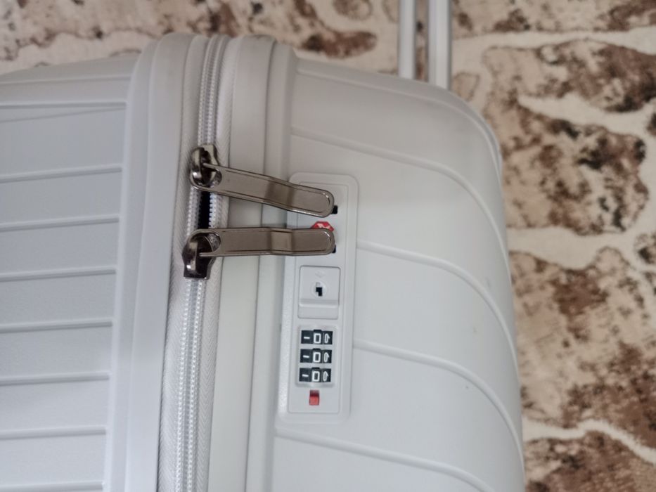 Продам чемоданы в отличном состоянии