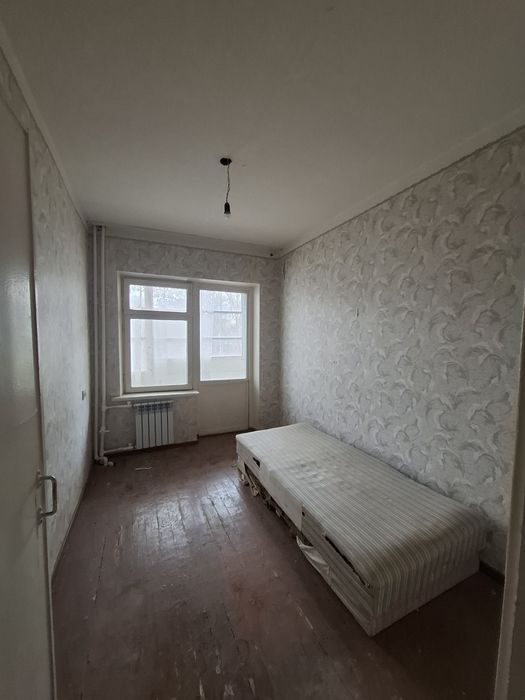 Продажа  Чирчик  2\2\4 ориентир Базарчик Нептун.