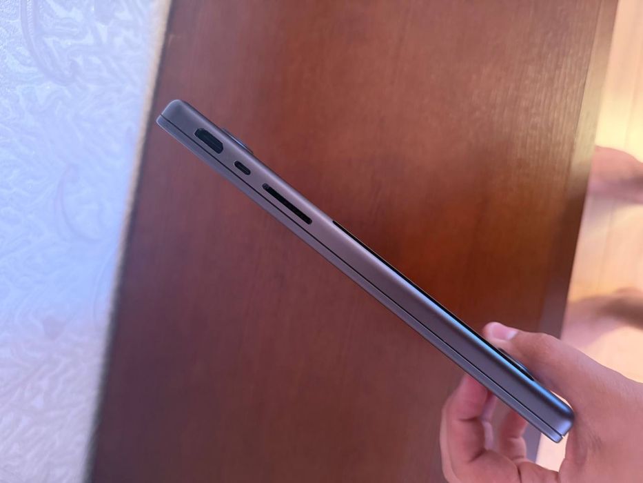 Продам Macbook Pro M3 Pro 18/512