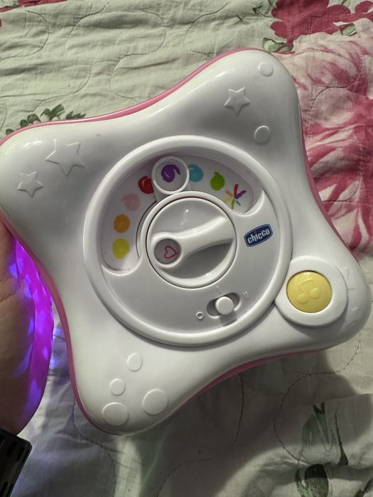 Детска нощна лампа с проектор и успокояващи мелодии Chicco