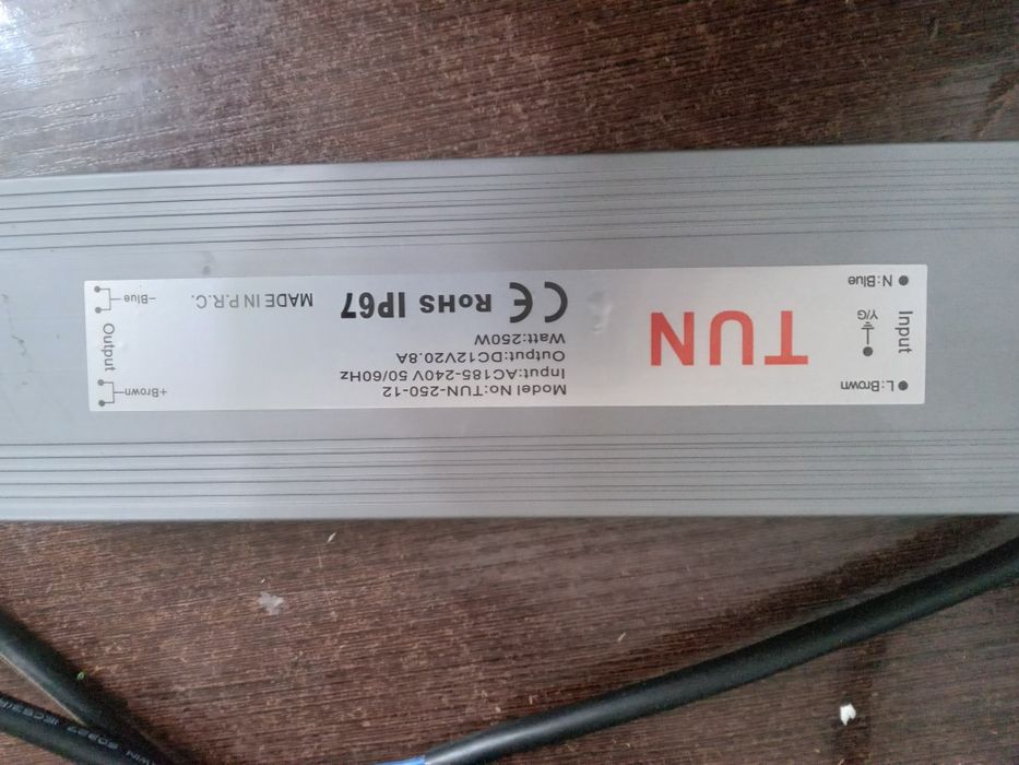 блок питания (драйвер) для светодиодов (LED).