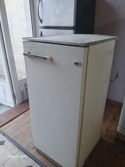 Холодильник сотилади