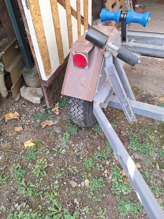 Регистриран колесар за лодка