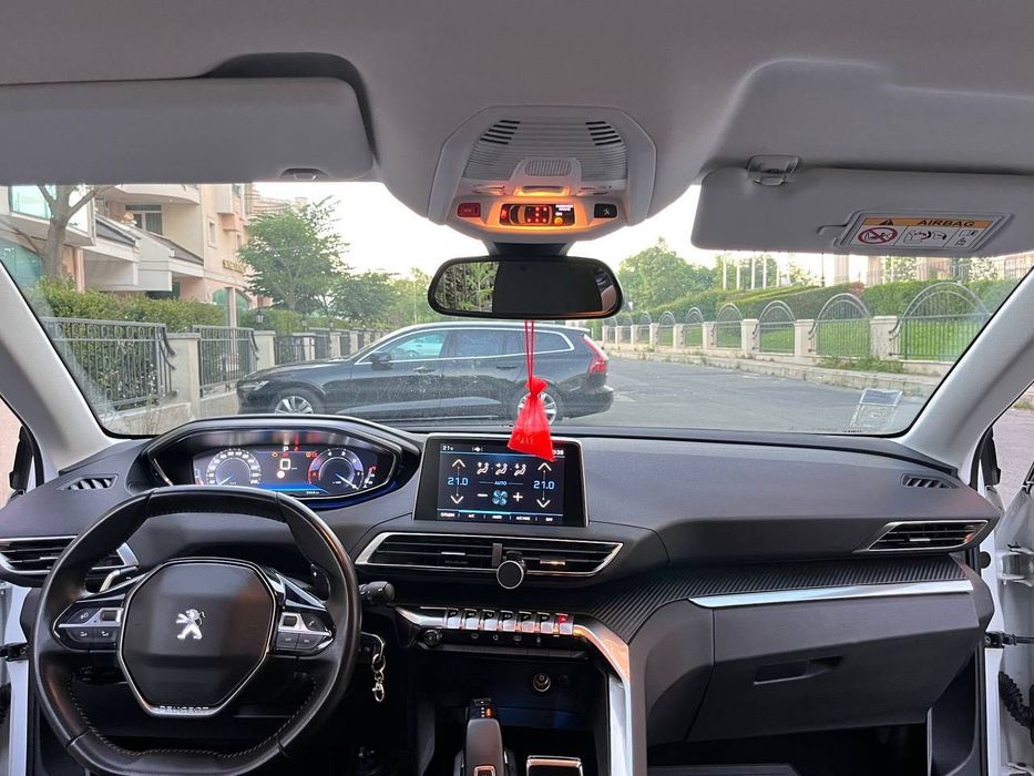 продава  Peugeot 5008