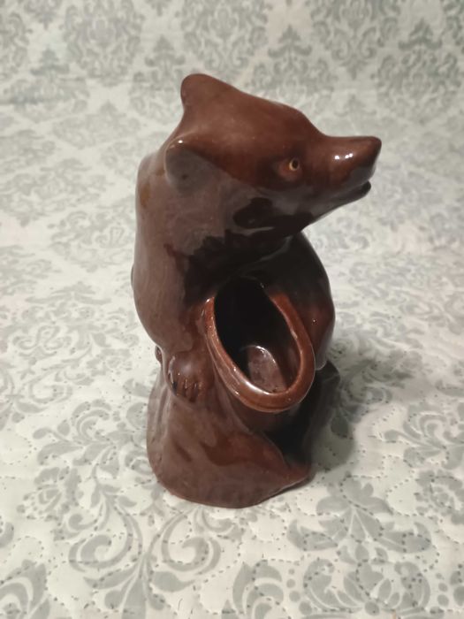 СОЦ статуетка „Мечок с котле“ – винтидж керамика, отлично състояние!