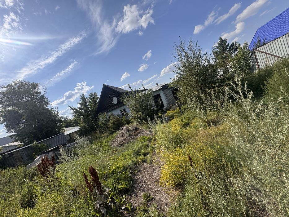 Продам дом с большим  участком