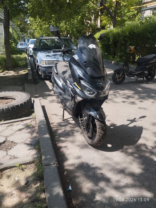 Макси скутер 150