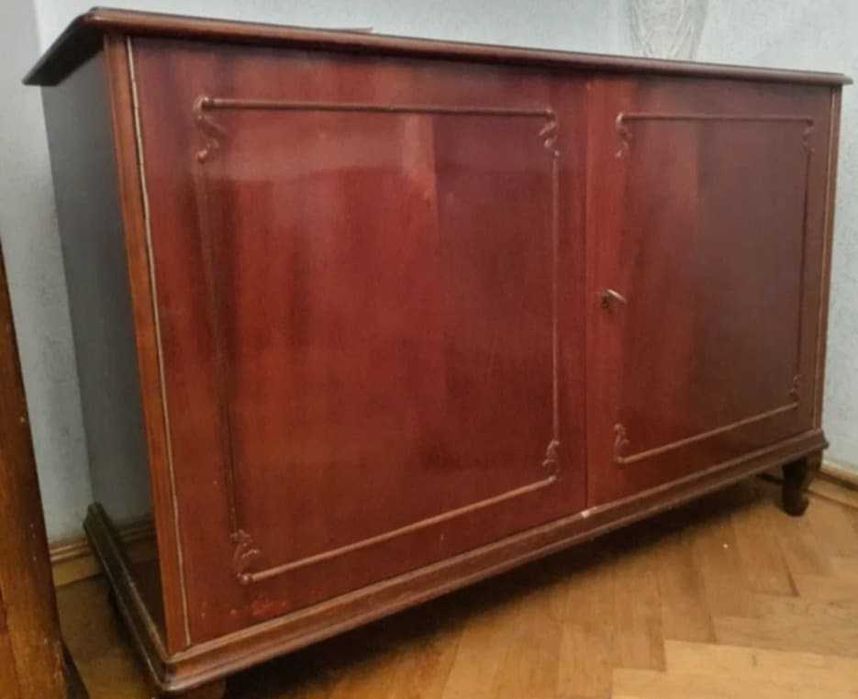 Comodă vintage din lemn masiv – eleganță discretă, stil autentic/ set