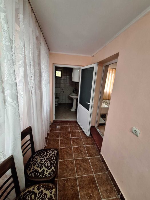 Casa cu doua corpuri in Sepreus. Curte betonata, renovate cu apa trasa, bai in ambele corpuri.
