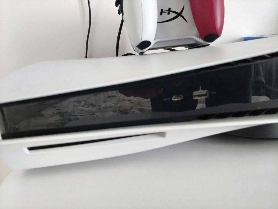 Playstation 5 cu jocuri de vânzare.