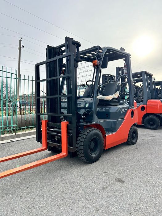 Вилочные погрузчик Автокара